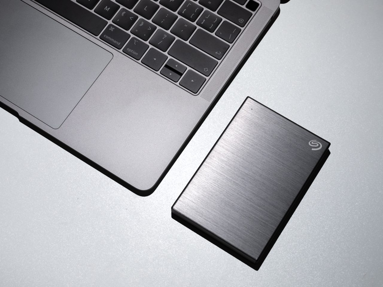 Quelles différences entre un disque dur et un SSD ? - Cybertek Blog