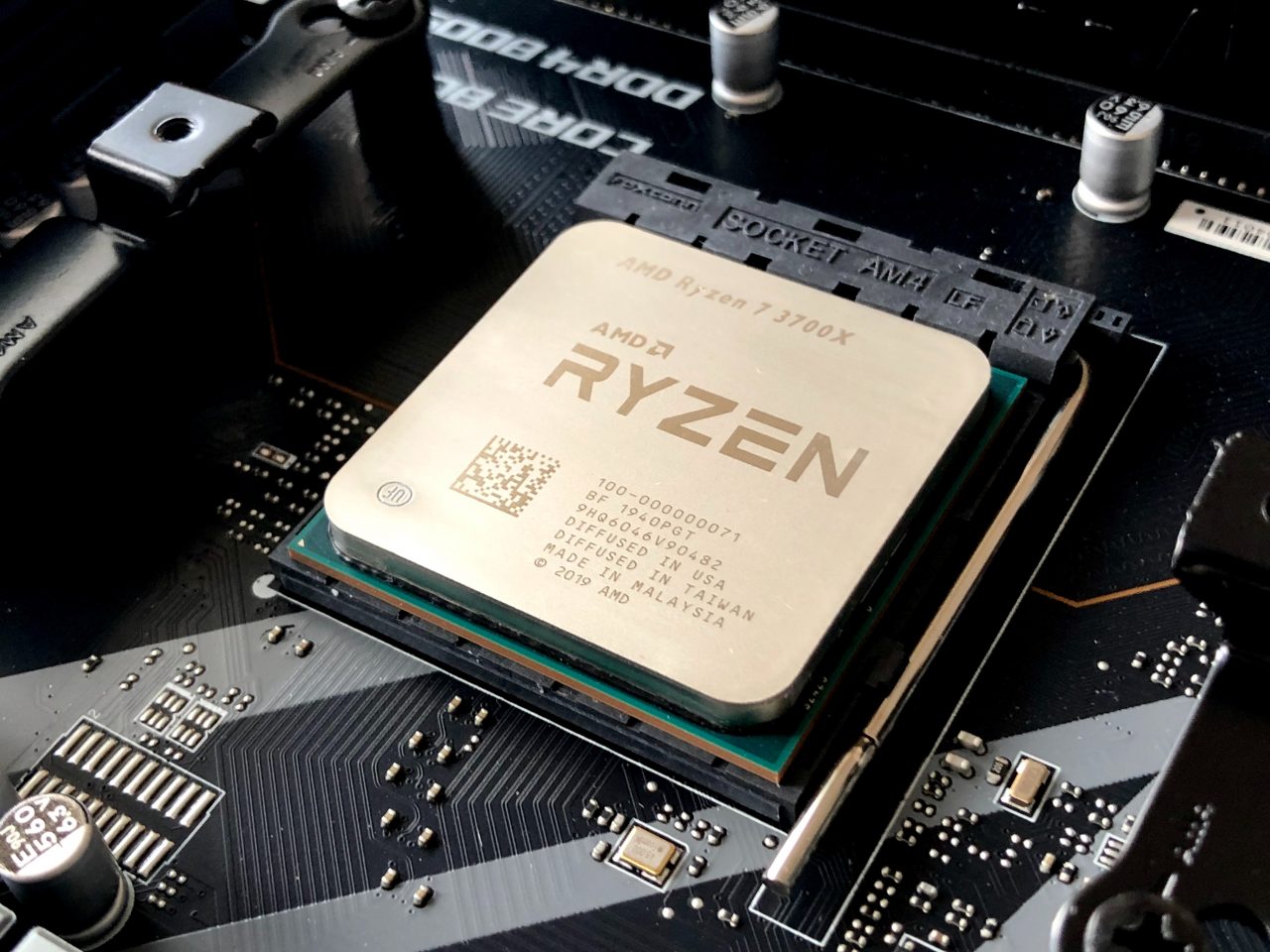 Comment le processeur AMD Ryzen 7 7800X3D à 5GHz booste-t-il les performances du PC Gamer ?