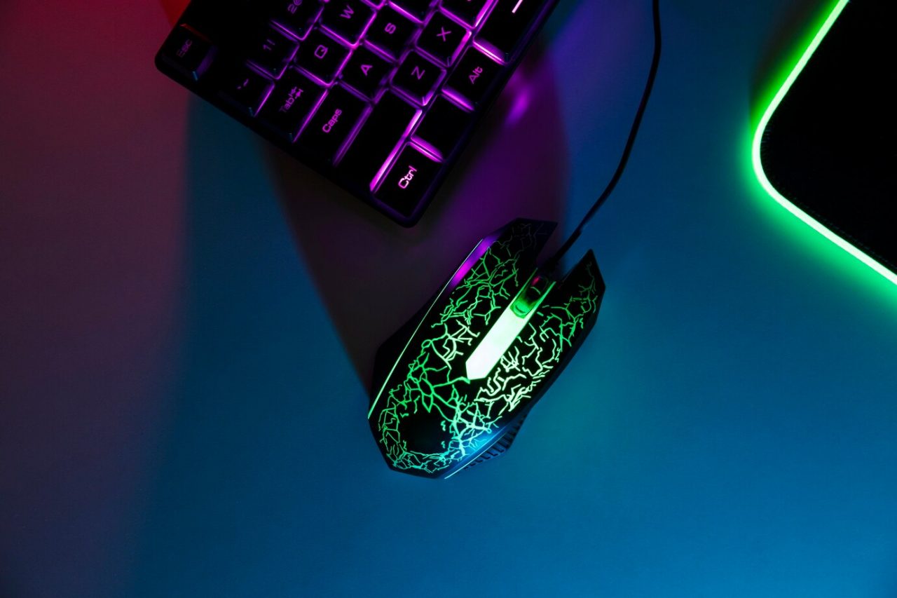 Quelle est l'importance d'une souris de jeu précise et réactive pour les gamers ?