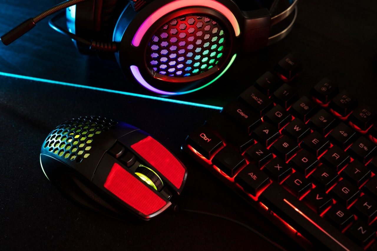 Comment choisir le meilleur Pack clavier, souris, casque, et tapis pour votre setup gaming ?