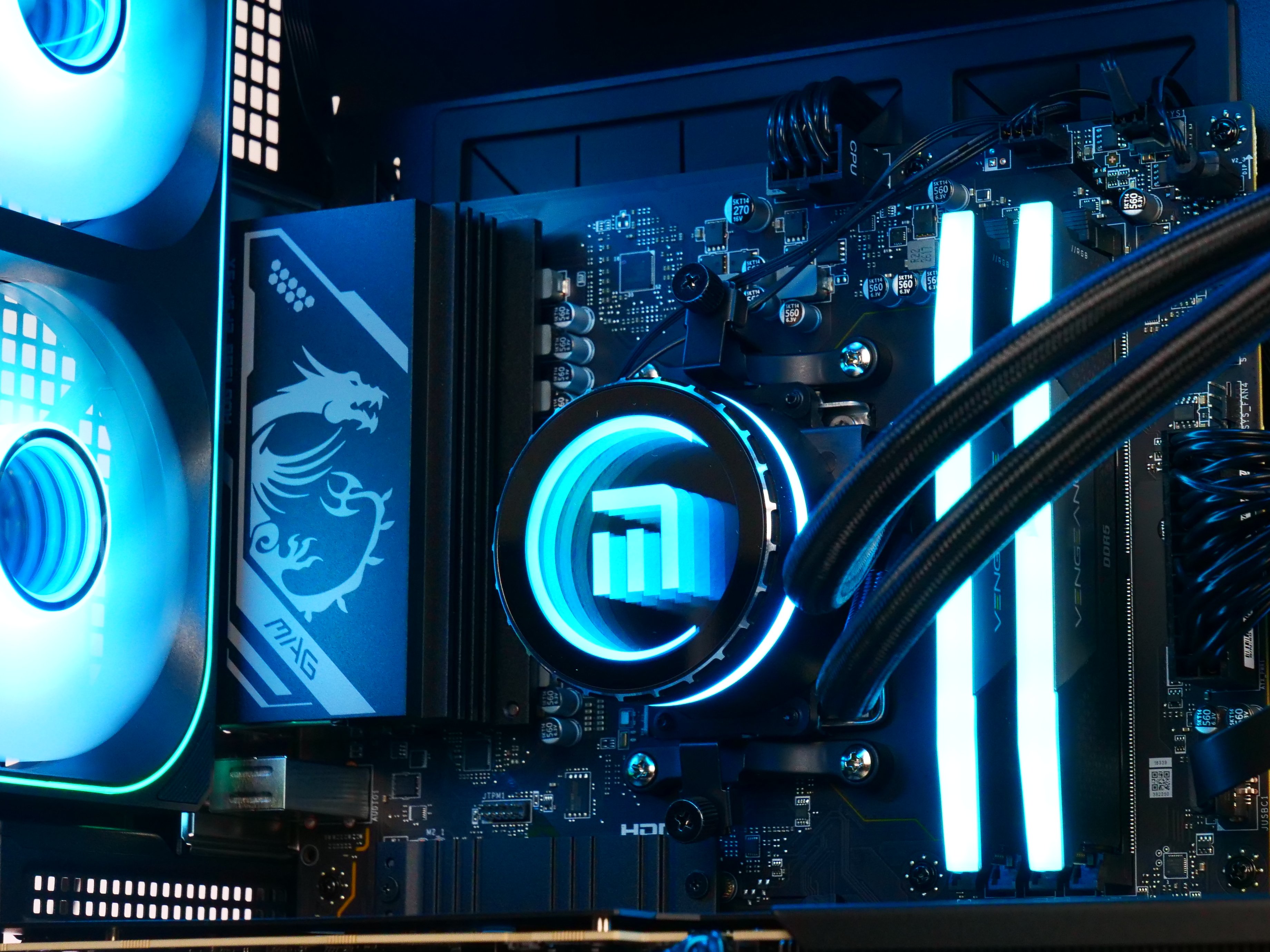 SAPPHIRE - R7 9800X3D/5080/32Go/2To, miniature 3
