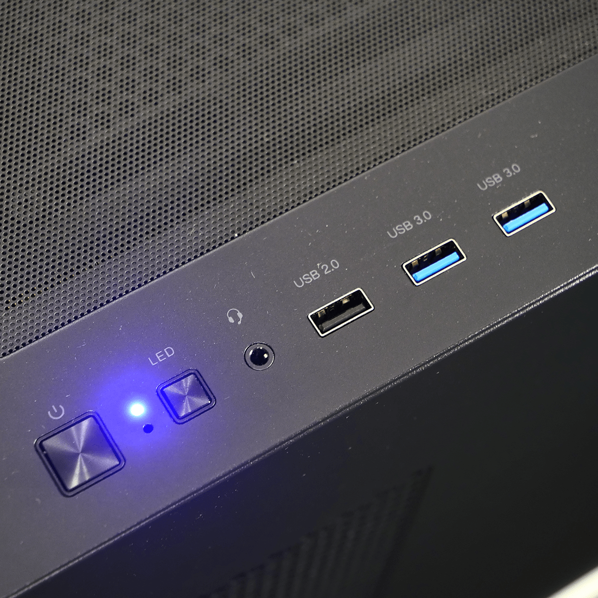 Cybertek Black Gold - I7-14700KF/5070Ti/32Go/2To - BF06 (PCG-10602738) - Achat / Vente PC Fixe sur Cybertek.fr - 4