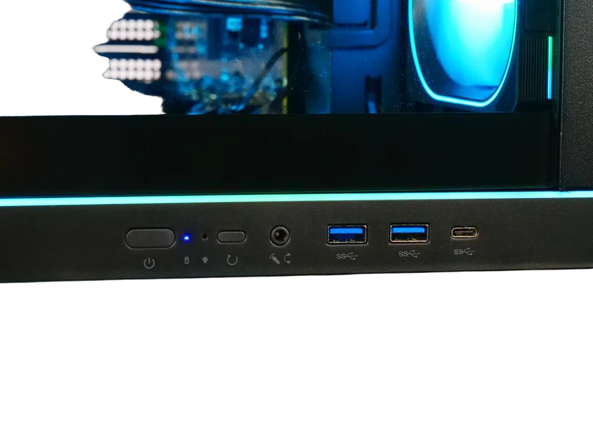 SAPPHIRE - R7 9800X3D/5080/32Go/2To, vue 5