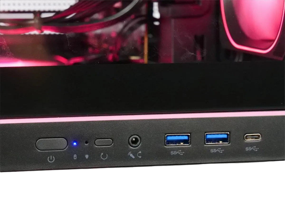 PLATINIUM - R7 9800X3D/9070XT/32Go/2To, vue 5
