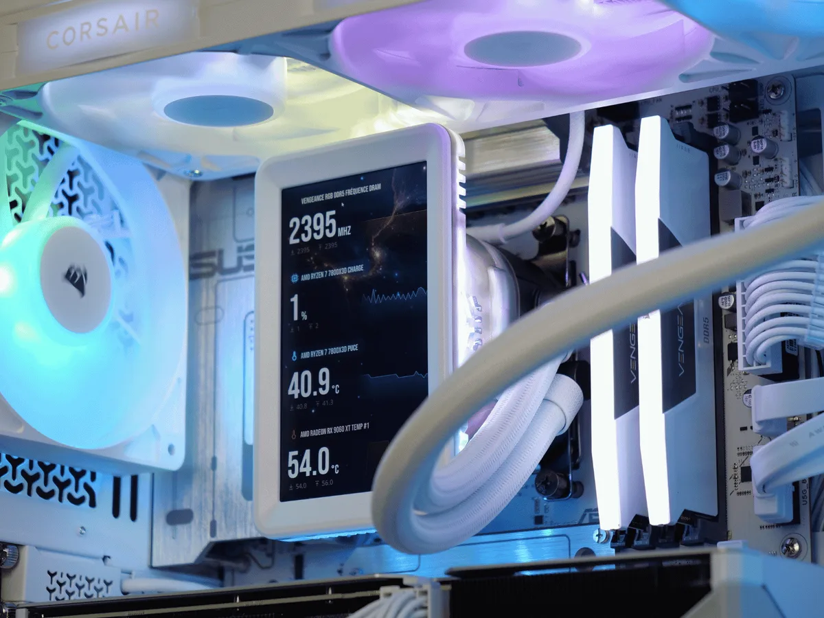 EDGE FUSION - R7-7800x3D/9060XT-16Go/32Go/1To, vue 6