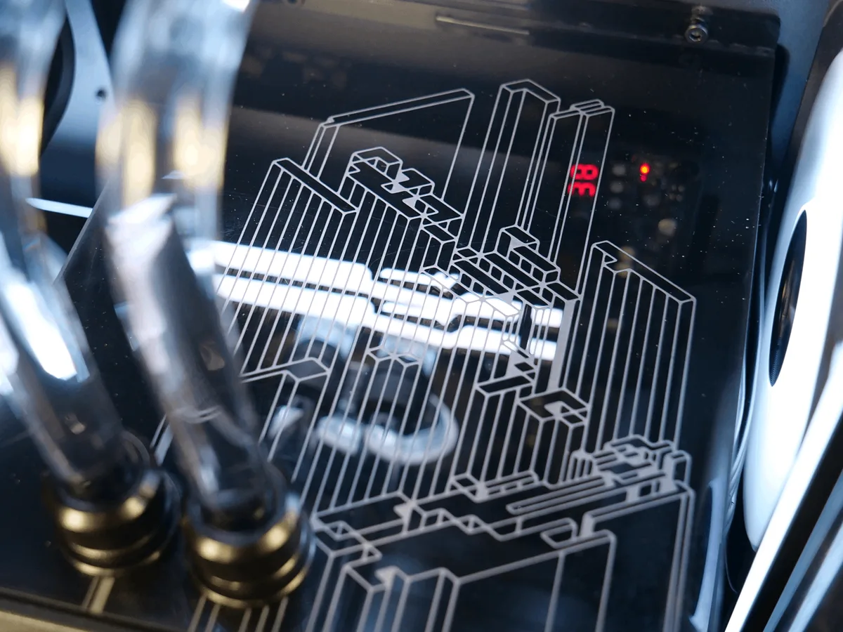 TOWER - 9800X3D/32Go/1To/5090 WC, vue 5