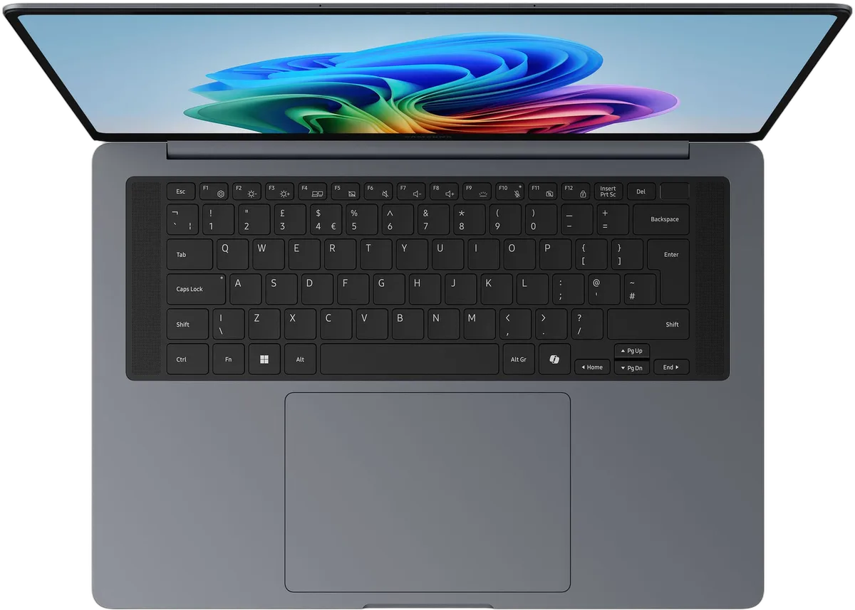 Samsung Book6 Ultra - 16" OLED Tactile 2.8K Core Ultra 7 356H RTX 5060 32Go 512Go W11P, vue 3