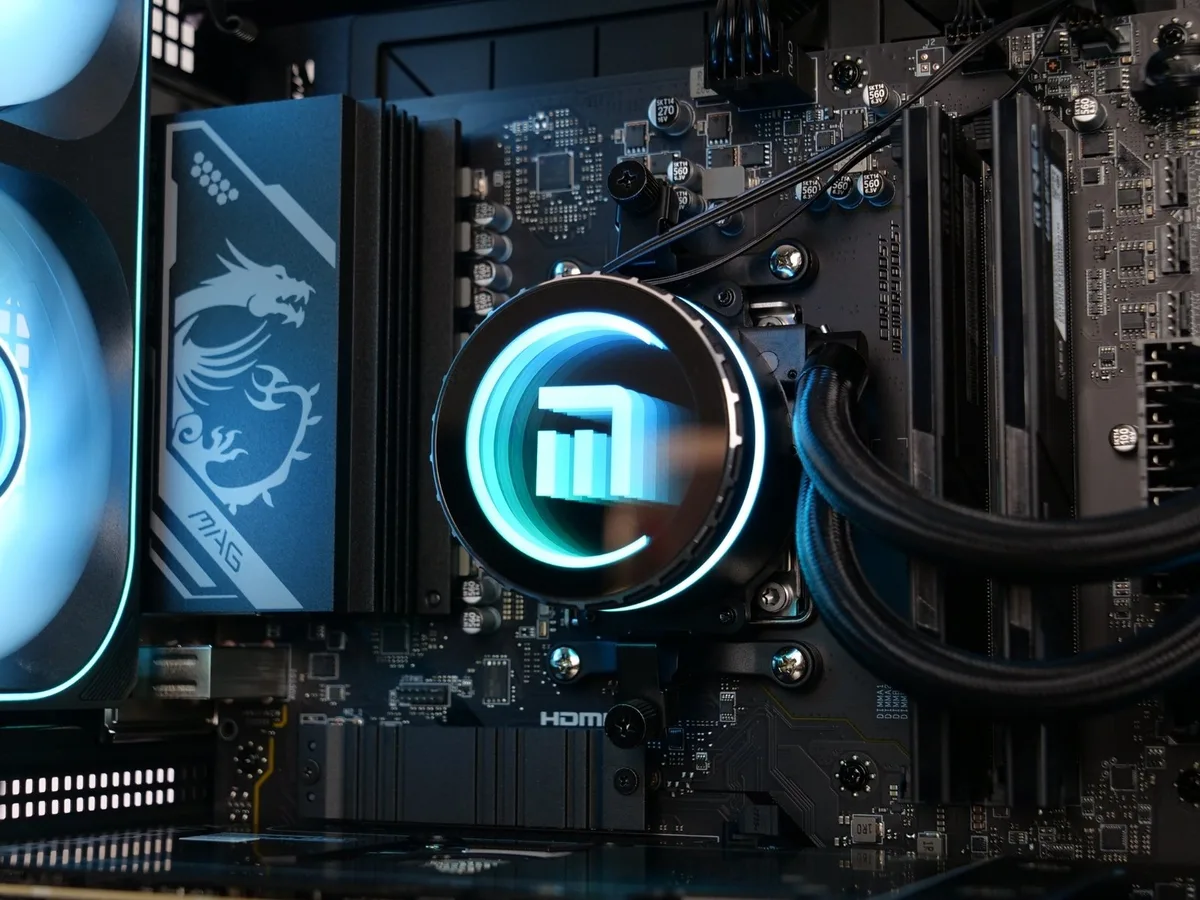 SILVER - R7 7800X3D/5070/32Go/1To