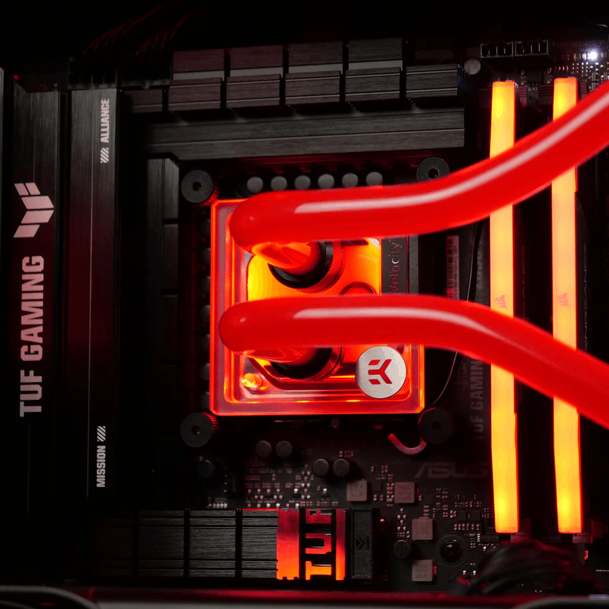 DAEMON - CU 7 270k Plus/32Go/2To/5090 WC, vue 4