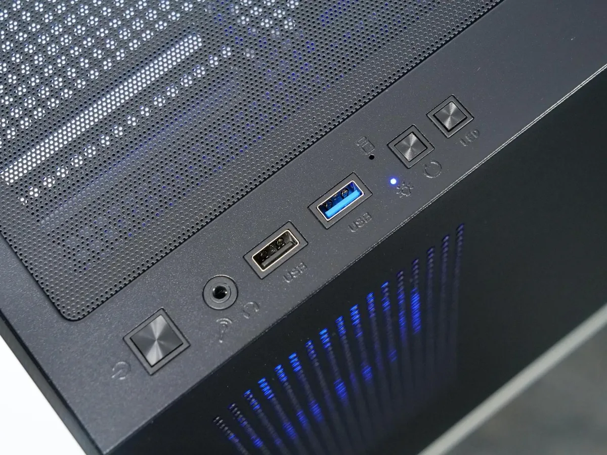 CYBER - R7 5700X/5060/16Go/512Go, vue 5
