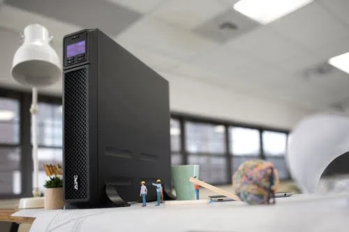APC Smart-UPS SRT 2200VA, vue 10