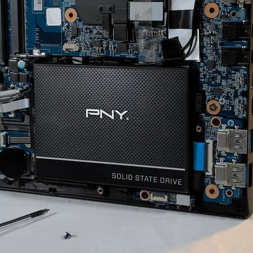 PNY 2To SATA III SSD7CS900-2TB-RB, vue 3